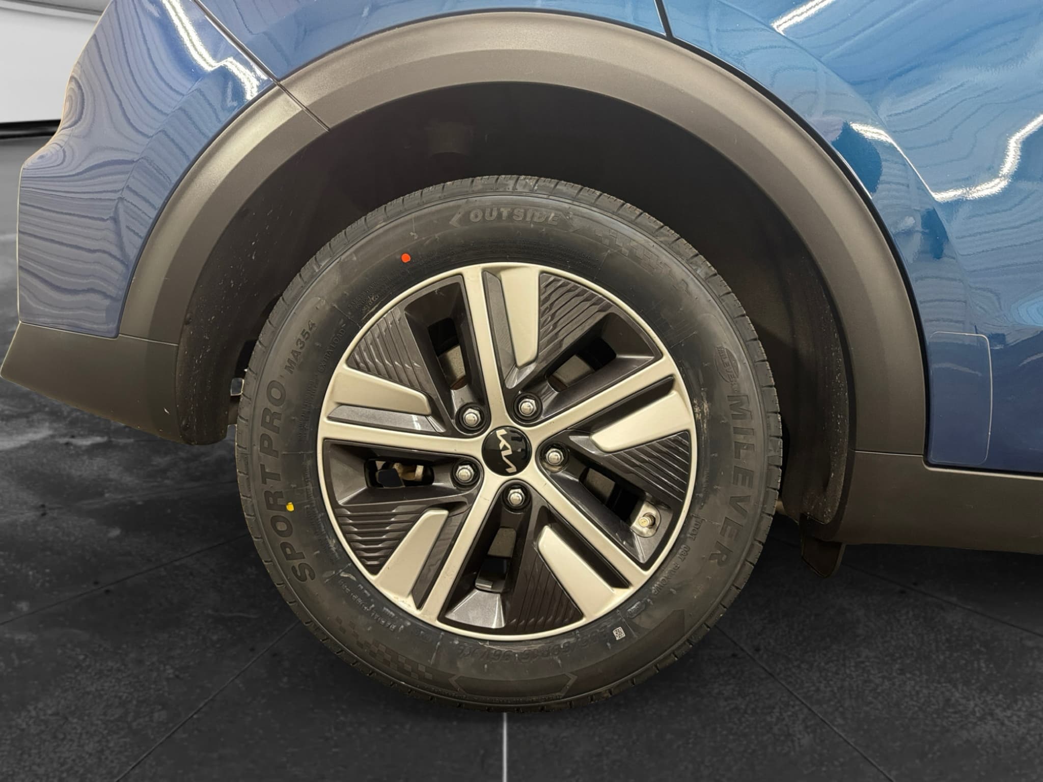 2022 Kia Niro PHEV view 30