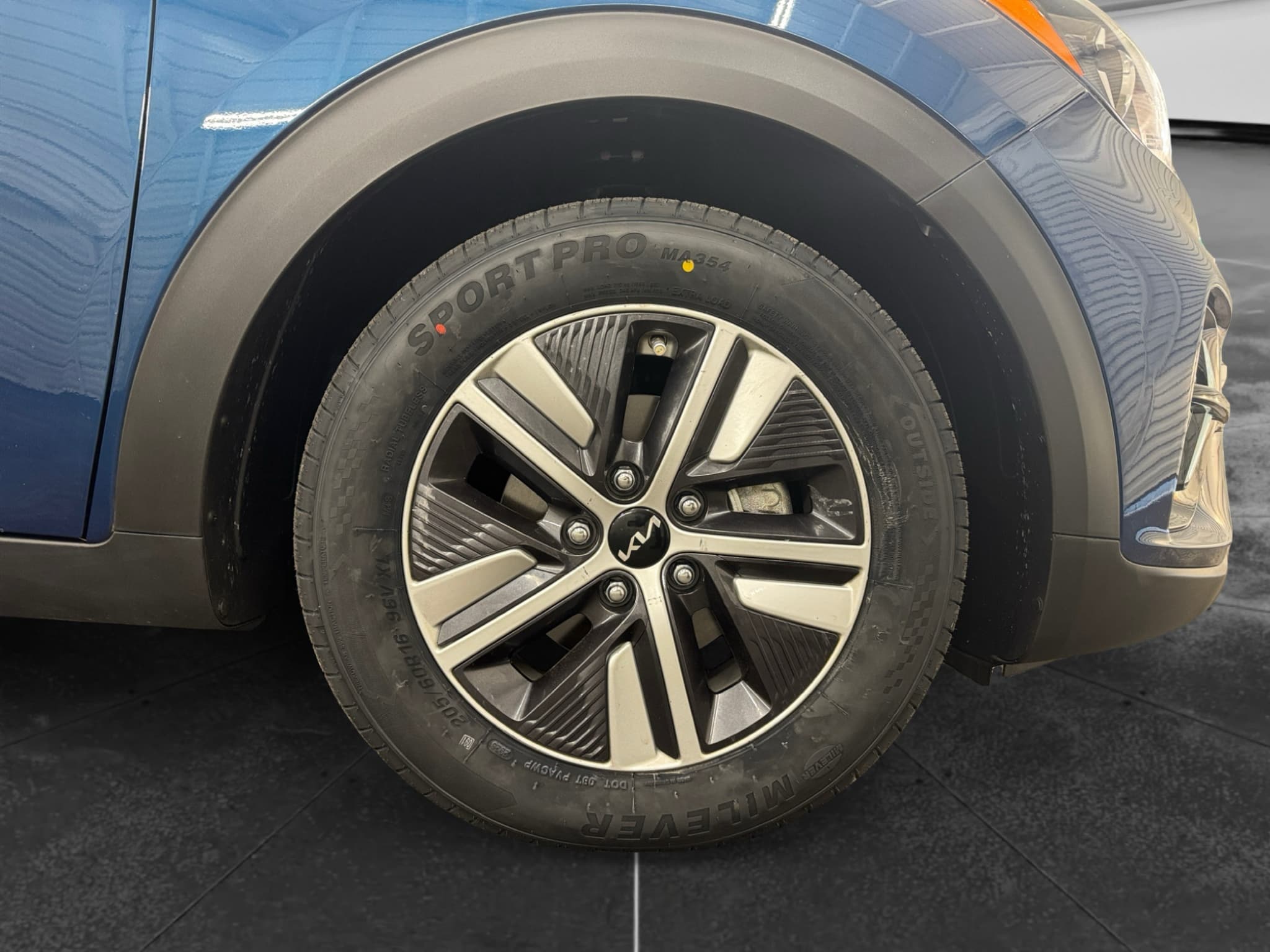 2022 Kia Niro PHEV view 32