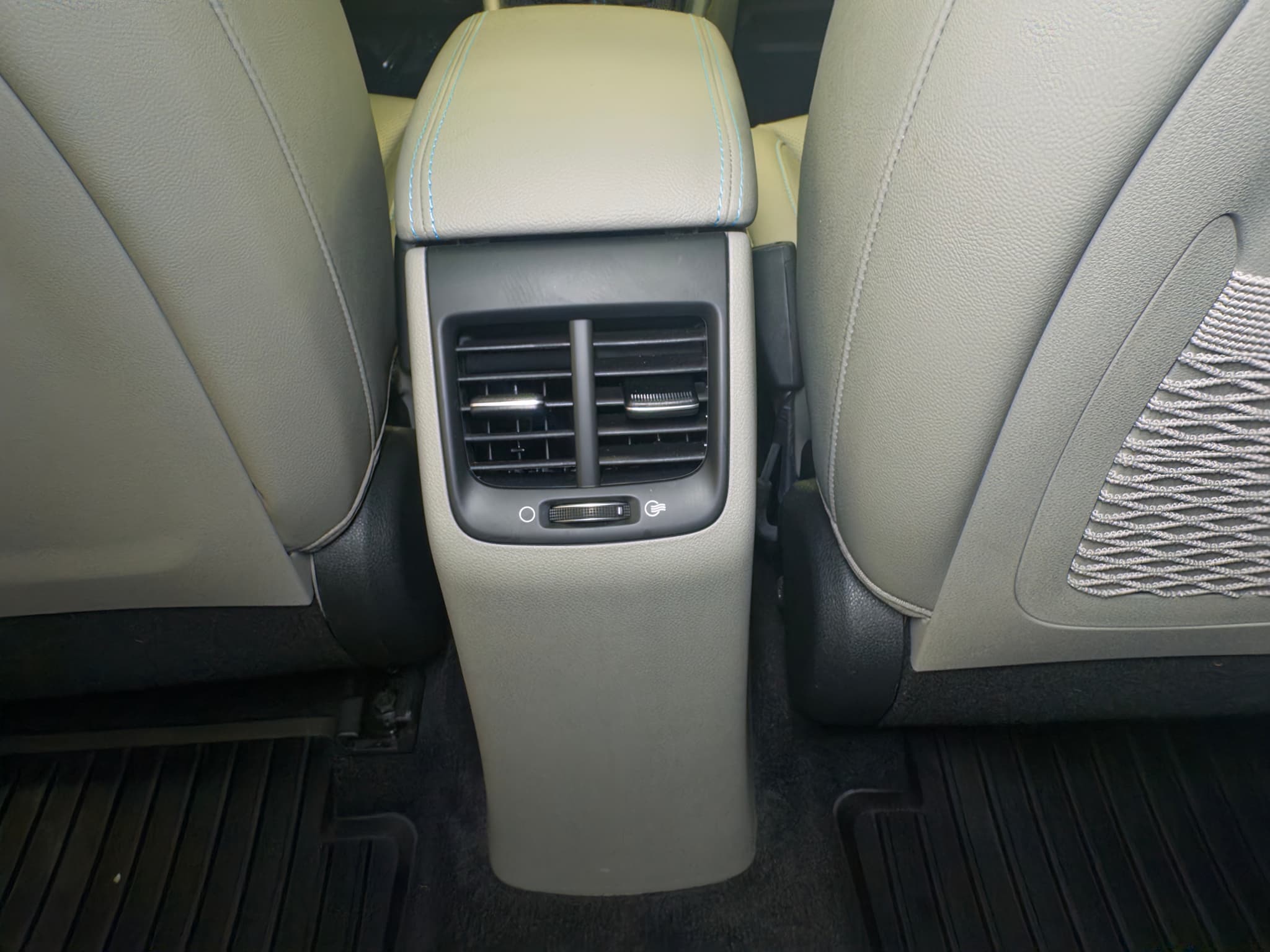 2022 Kia Niro PHEV view 21