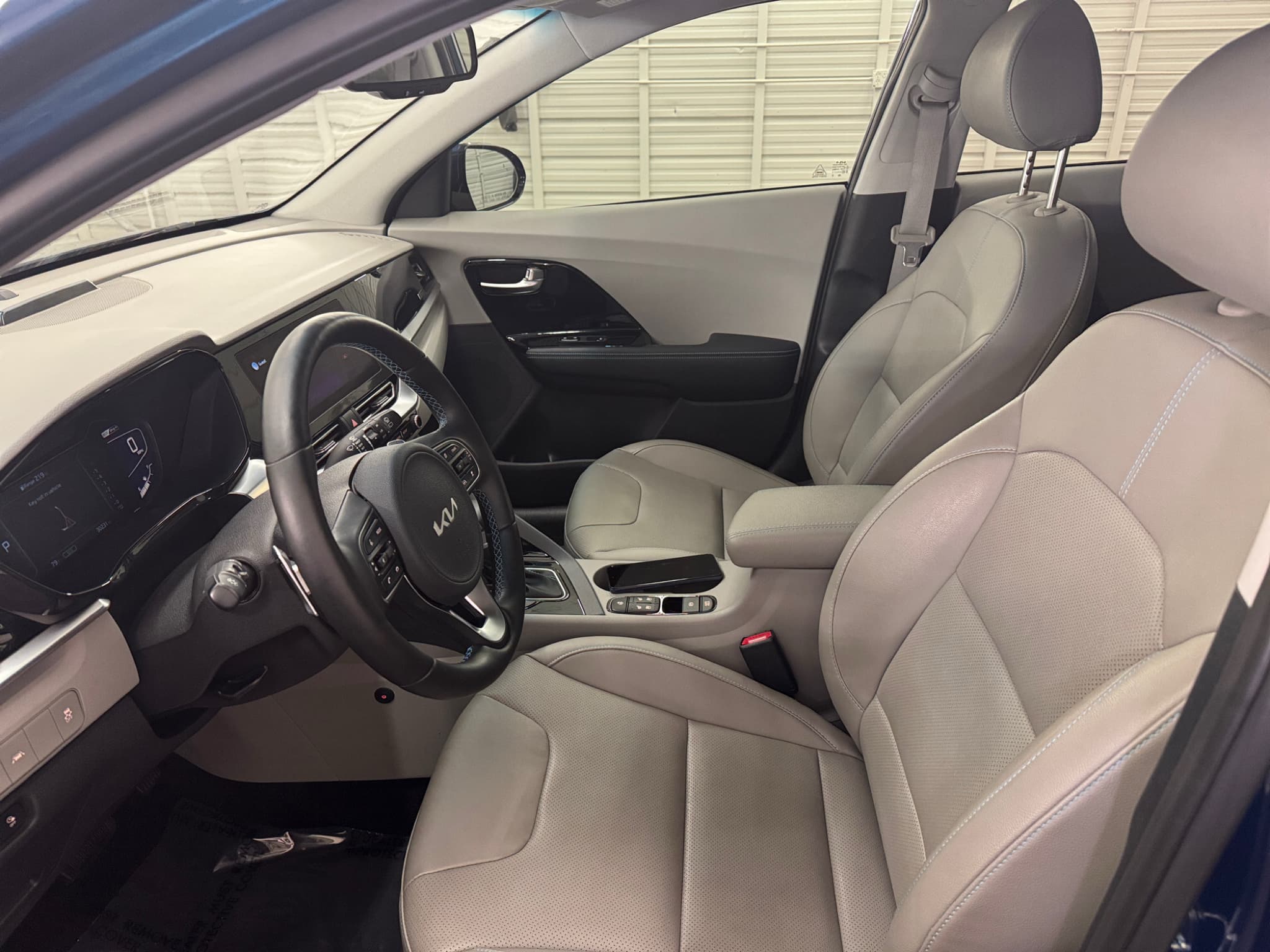 2022 Kia Niro PHEV view 17