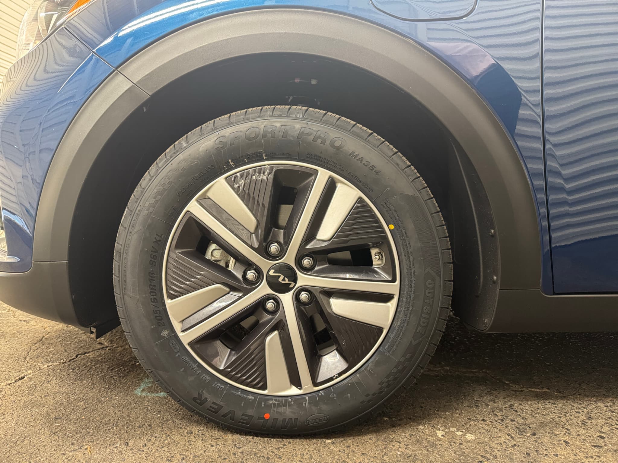 2022 Kia Niro PHEV view 34