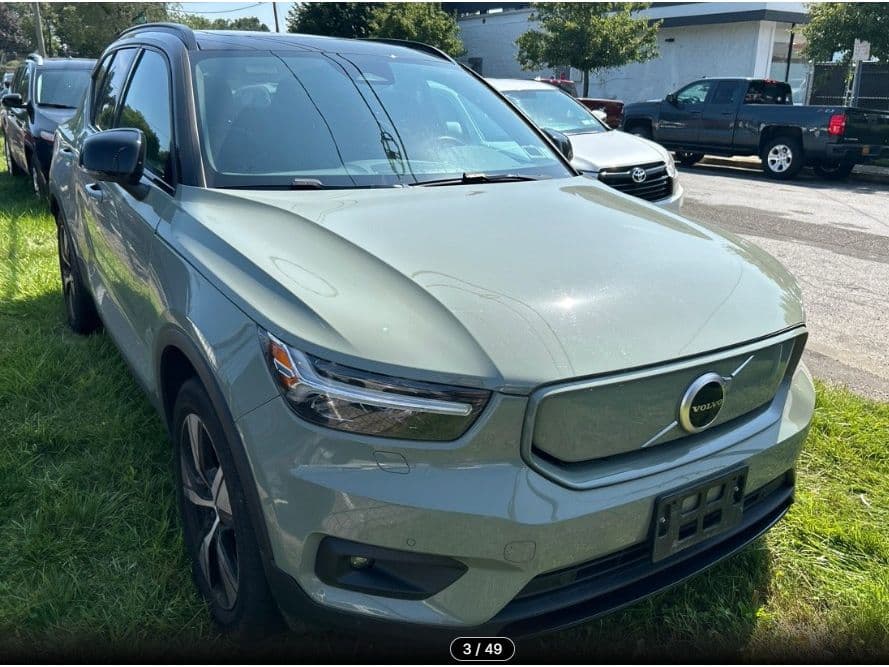 2021 Volvo XC40 view 2