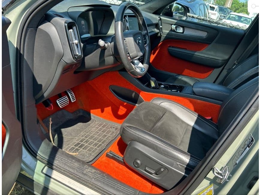 2021 Volvo XC40 view 7