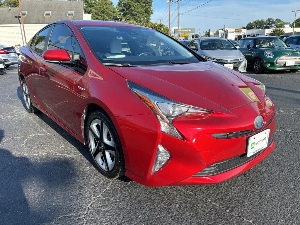 2017 Toyota Prius view 4