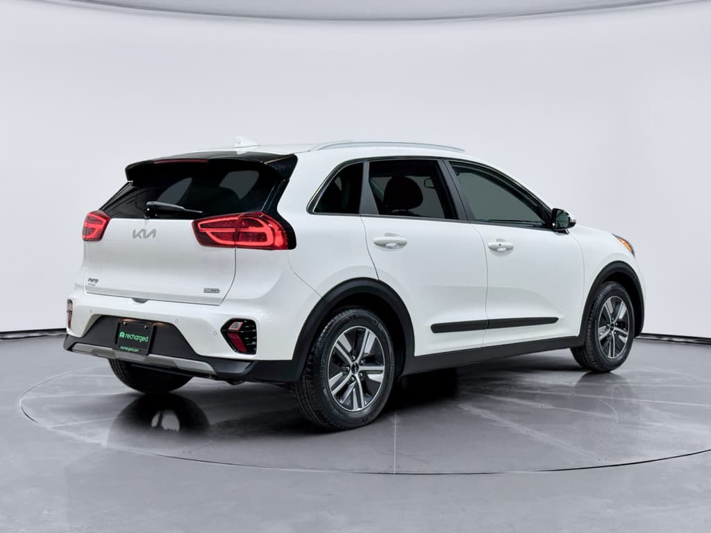 2022 Kia Niro PHEV view 3