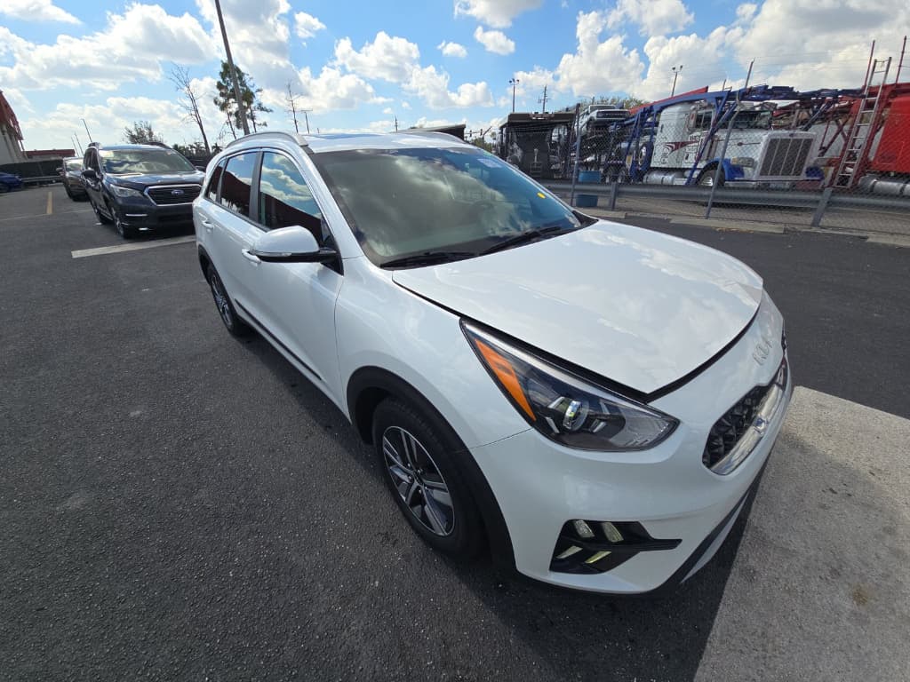 2022 Kia Niro PHEV view 2