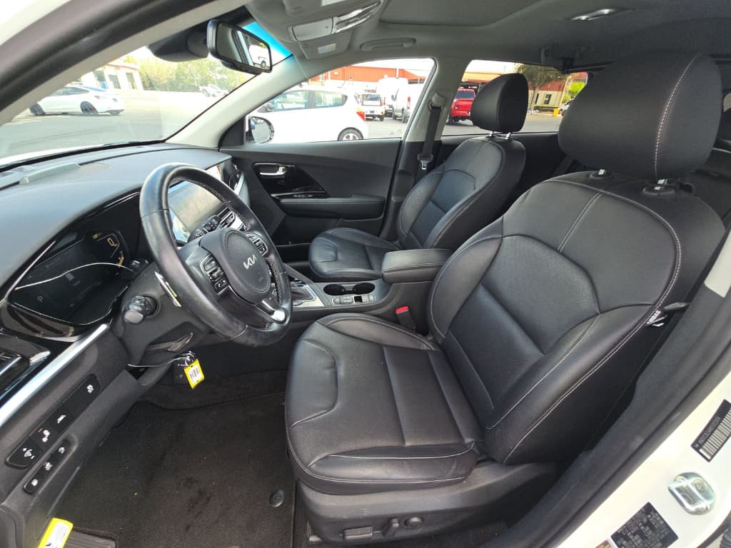 2022 Kia Niro PHEV view 5