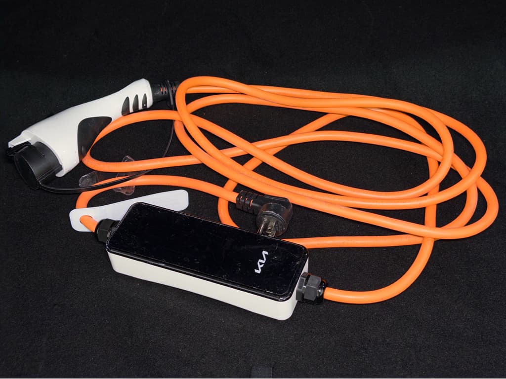 2022 Kia Niro PHEV view 6