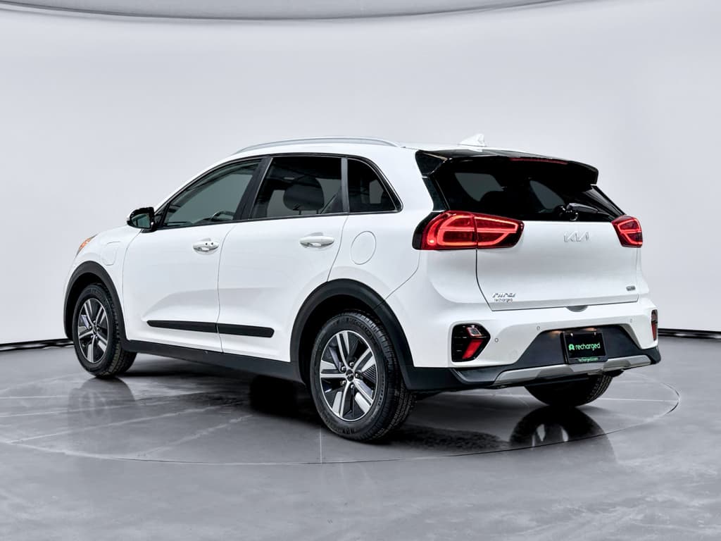 2022 Kia Niro PHEV view 2
