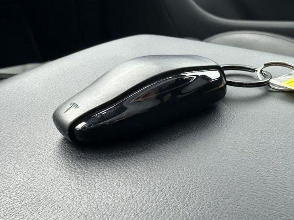 2024 Tesla Model S view 31