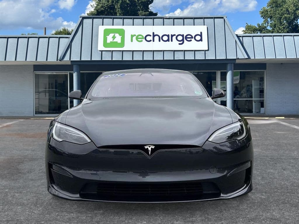 2024 Tesla Model S view 3