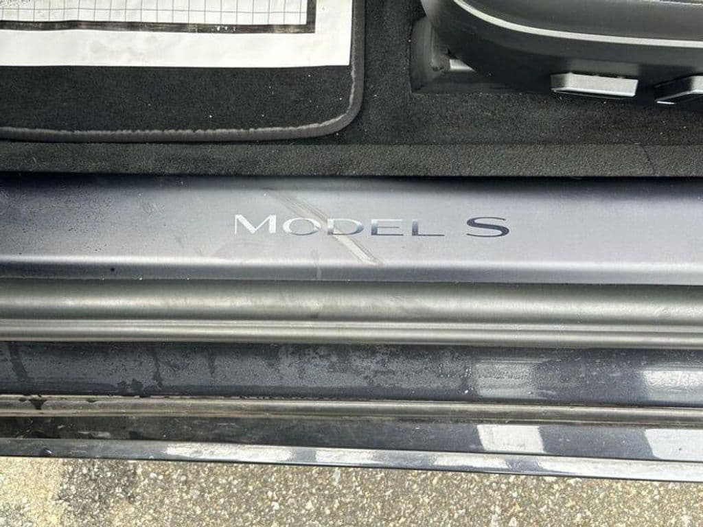 2024 Tesla Model S view 2