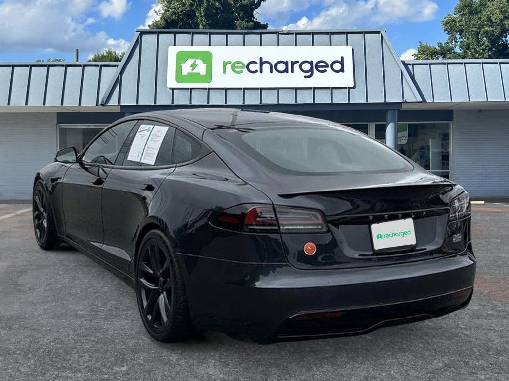 2024 Tesla Model S view 4