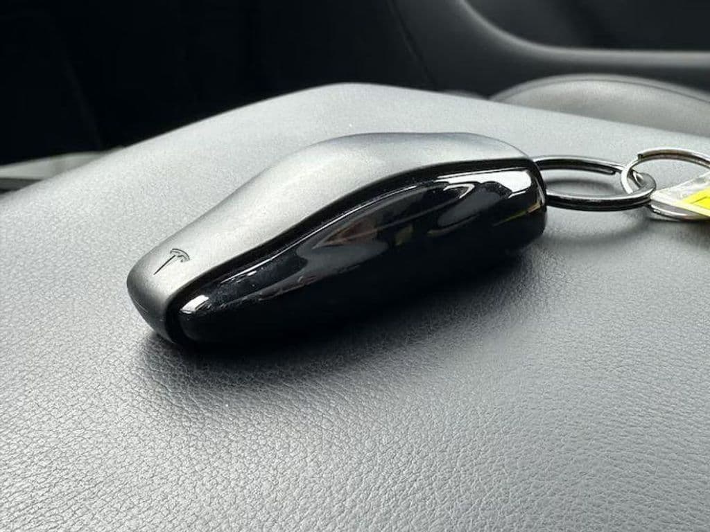 2024 Tesla Model S view 15
