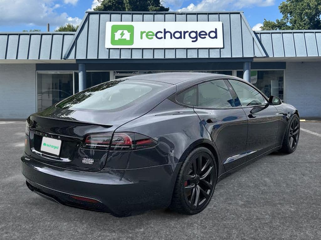 2024 Tesla Model S view 5