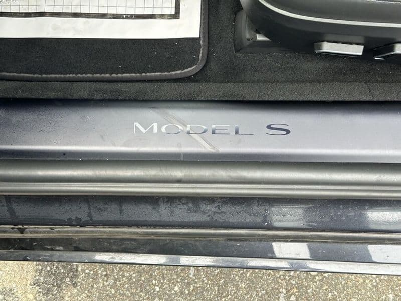 2024 Tesla Model S view 2