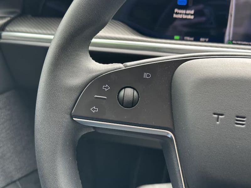 2024 Tesla Model S view 3