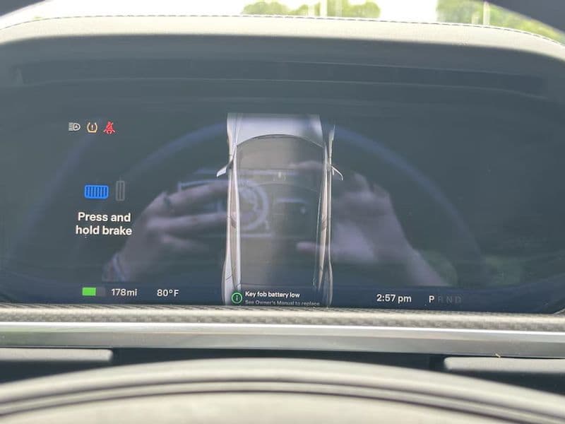2024 Tesla Model S view 5