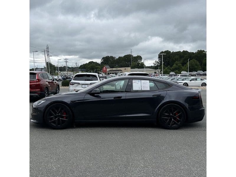 2024 Tesla Model S view 8