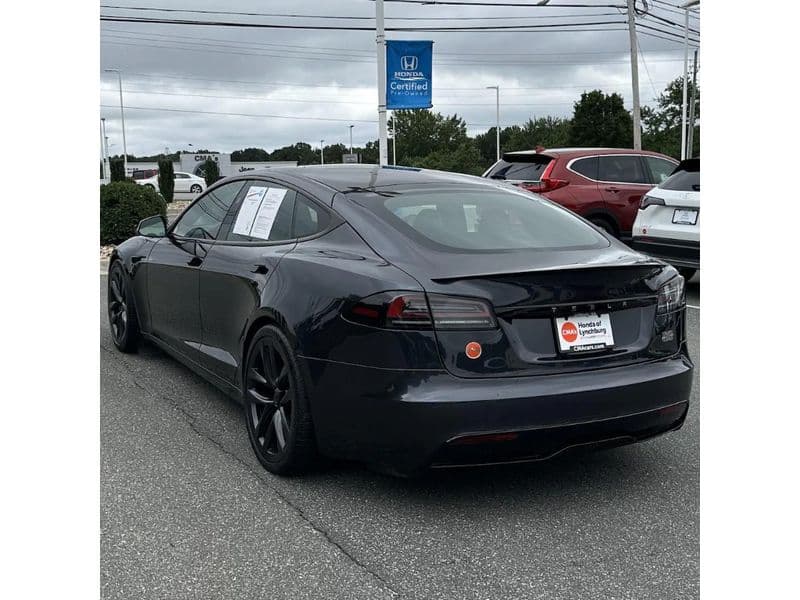 2024 Tesla Model S view 19