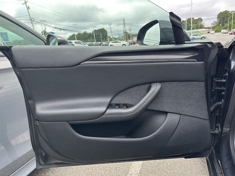 2024 Tesla Model S view 23
