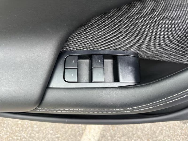 2024 Tesla Model S view 25
