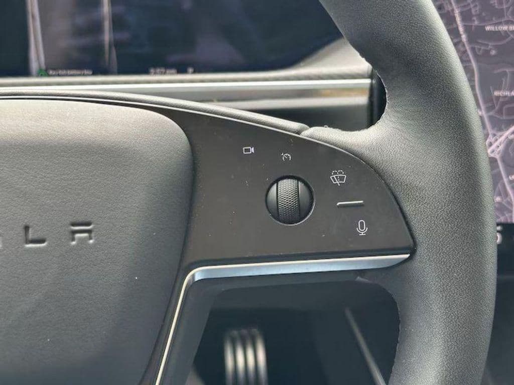 2024 Tesla Model S view 17