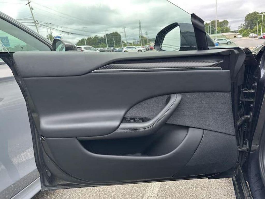 2024 Tesla Model S view 20