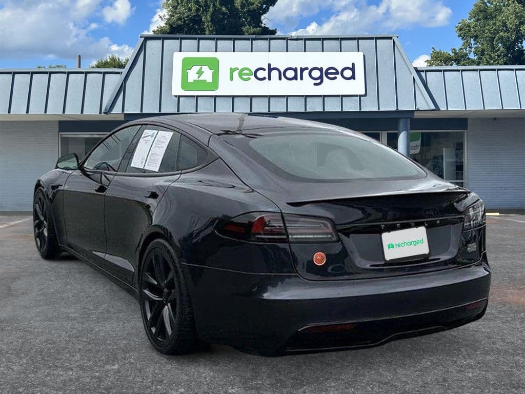 2024 Tesla Model S view 8