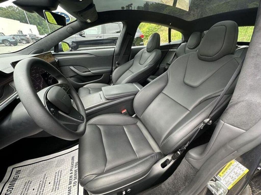 2024 Tesla Model S view 9