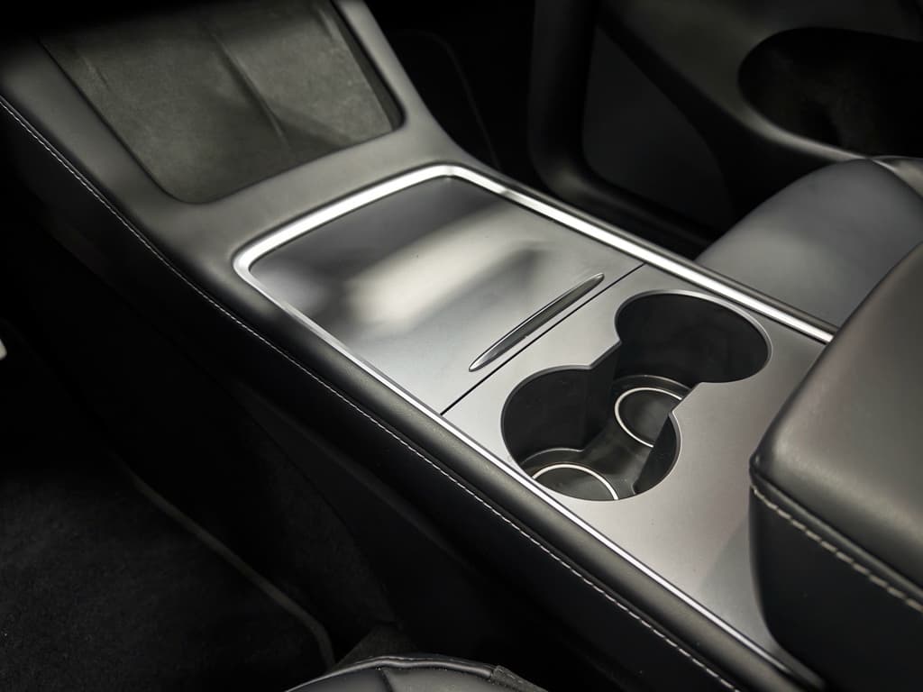 2022 Tesla Model Y view 18