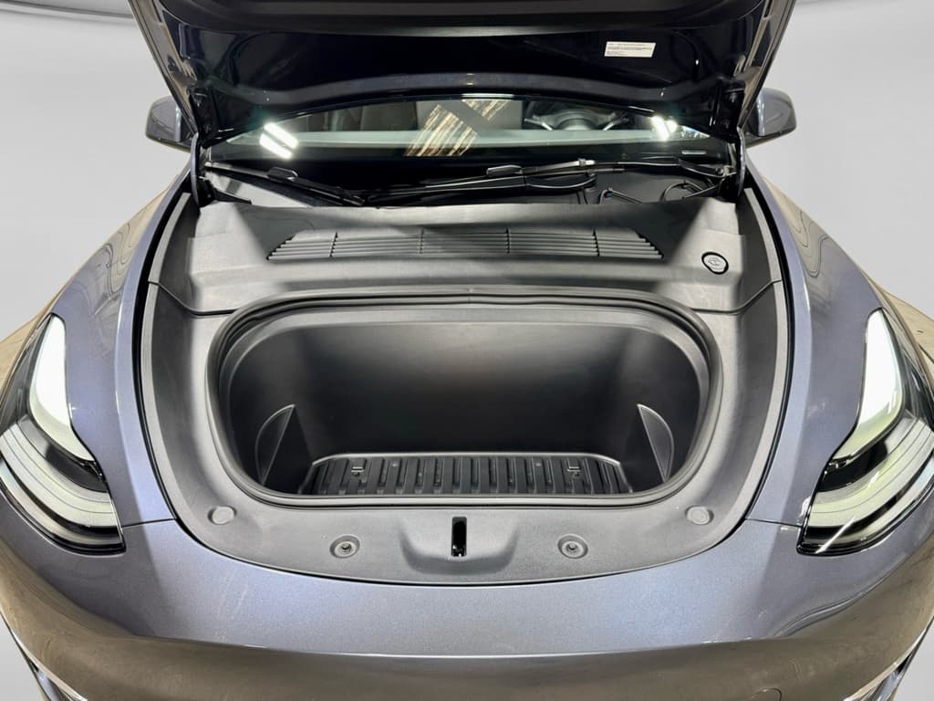 2022 Tesla Model Y view 23