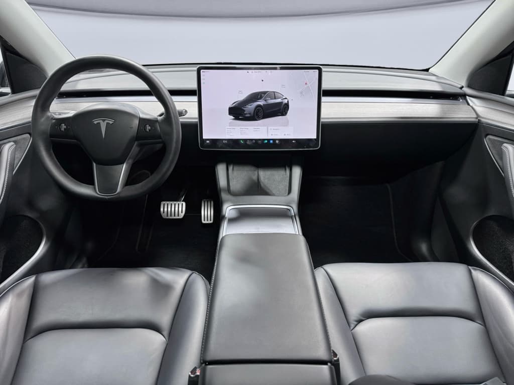 2022 Tesla Model Y view 14