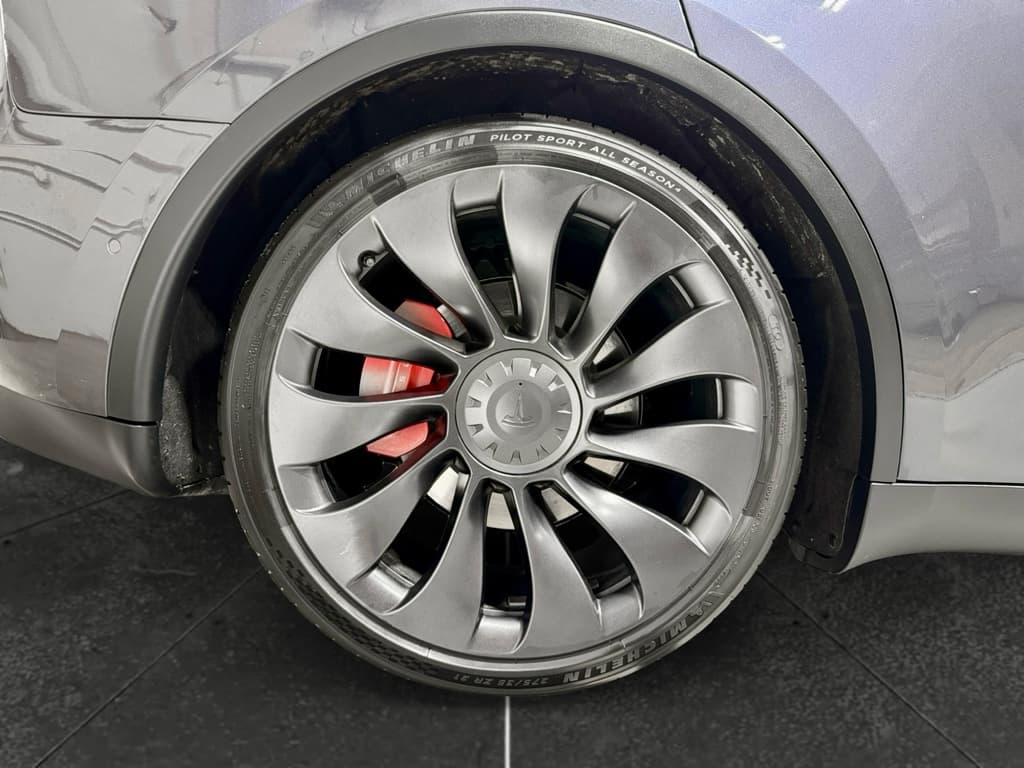 2022 Tesla Model Y view 35