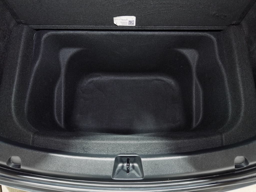 2022 Tesla Model Y view 26