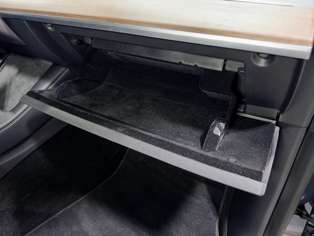 2022 Tesla Model Y view 17