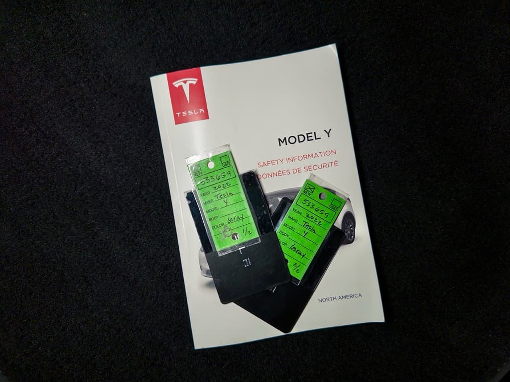 2022 Tesla Model Y view 21