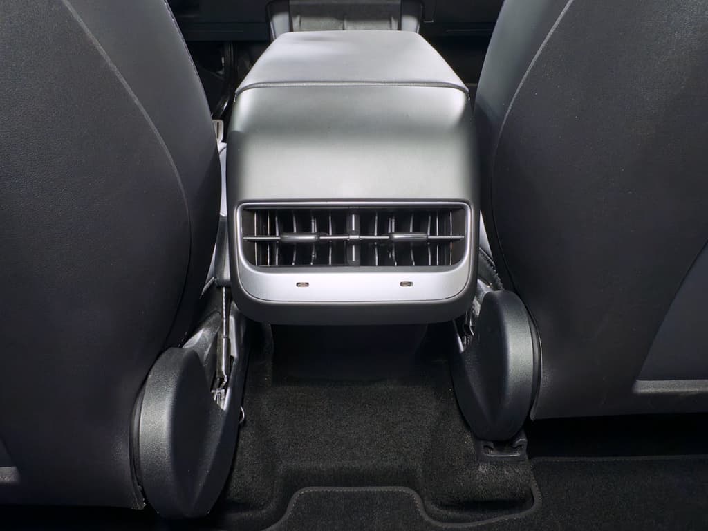 2022 Tesla Model Y view 19