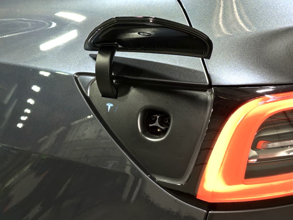 2022 Tesla Model Y view 5