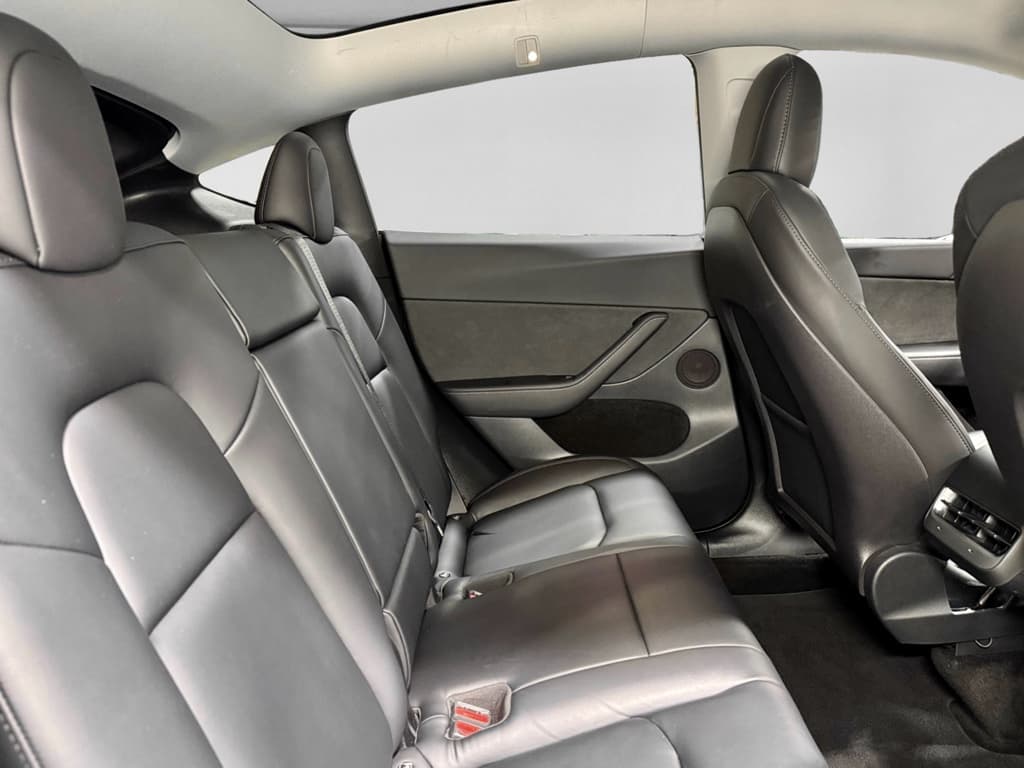 2022 Tesla Model Y view 20