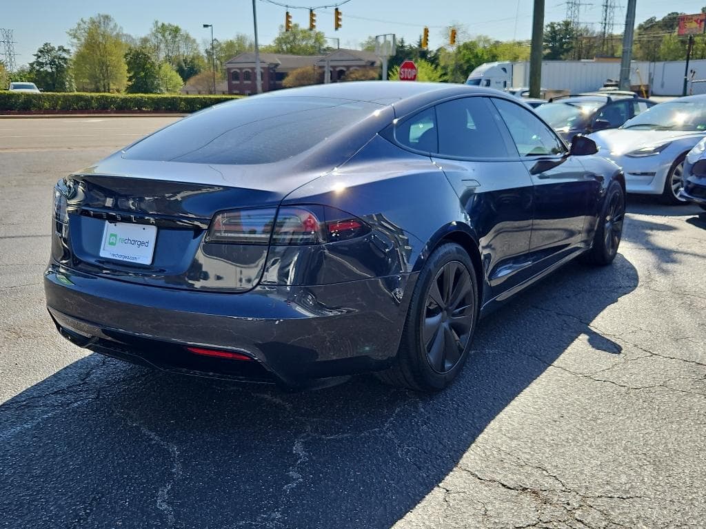 2024 Tesla Model S view 3
