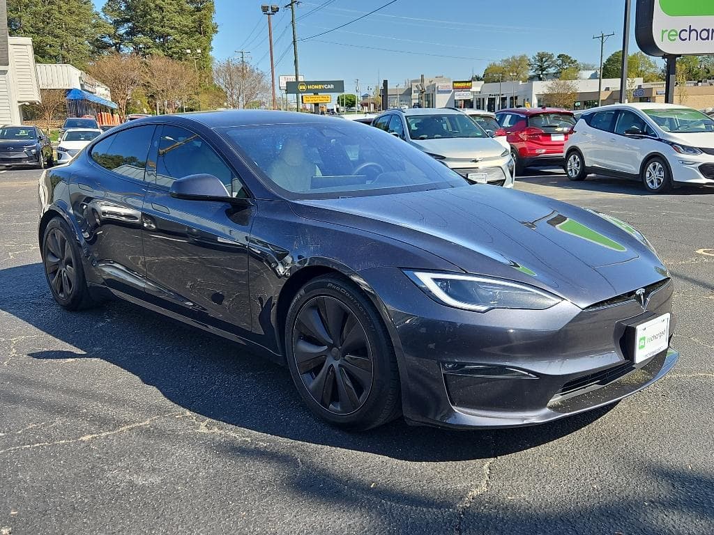 2024 Tesla Model S view 4