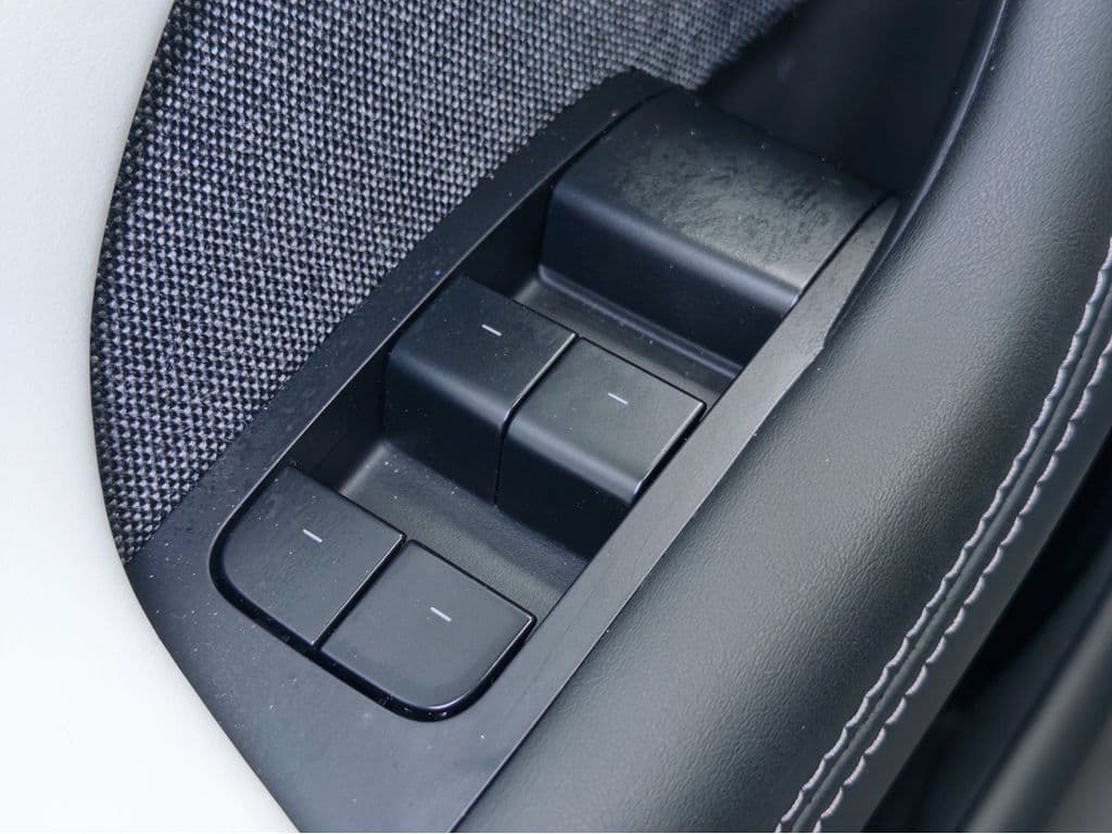 2024 Tesla Model S view 7