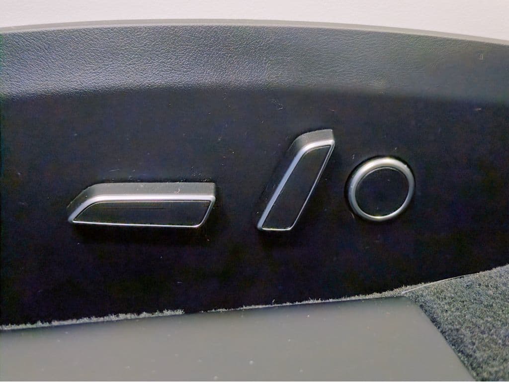 2024 Tesla Model S view 6