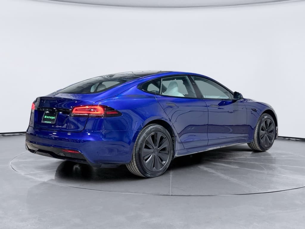 2024 Tesla Model S view 3