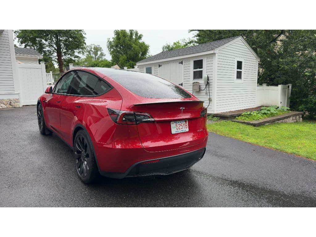 2022 Tesla Model Y view 4