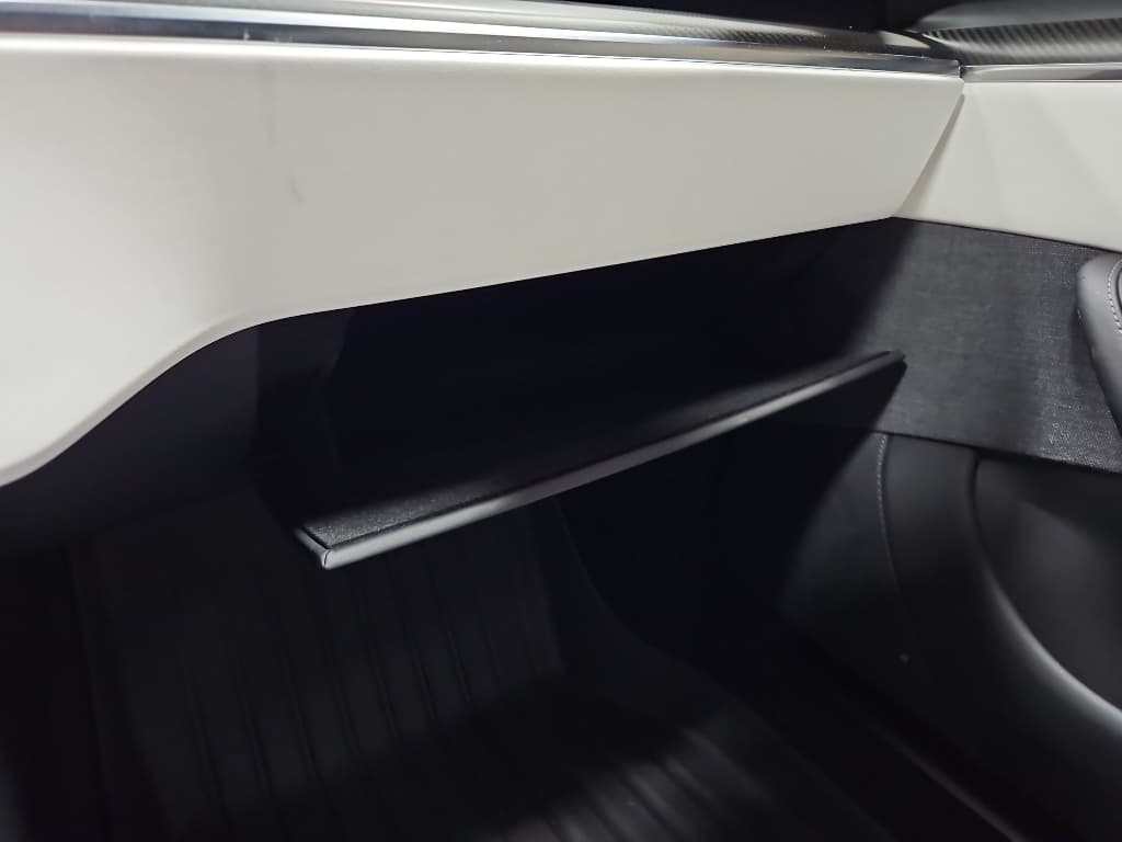 2024 Tesla Model S view 21