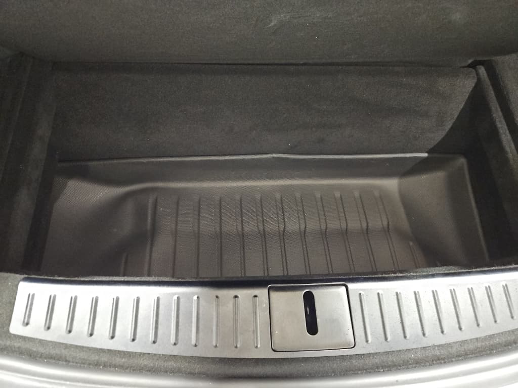 2024 Tesla Model S view 28