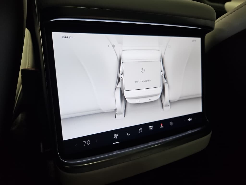 2024 Tesla Model S view 24