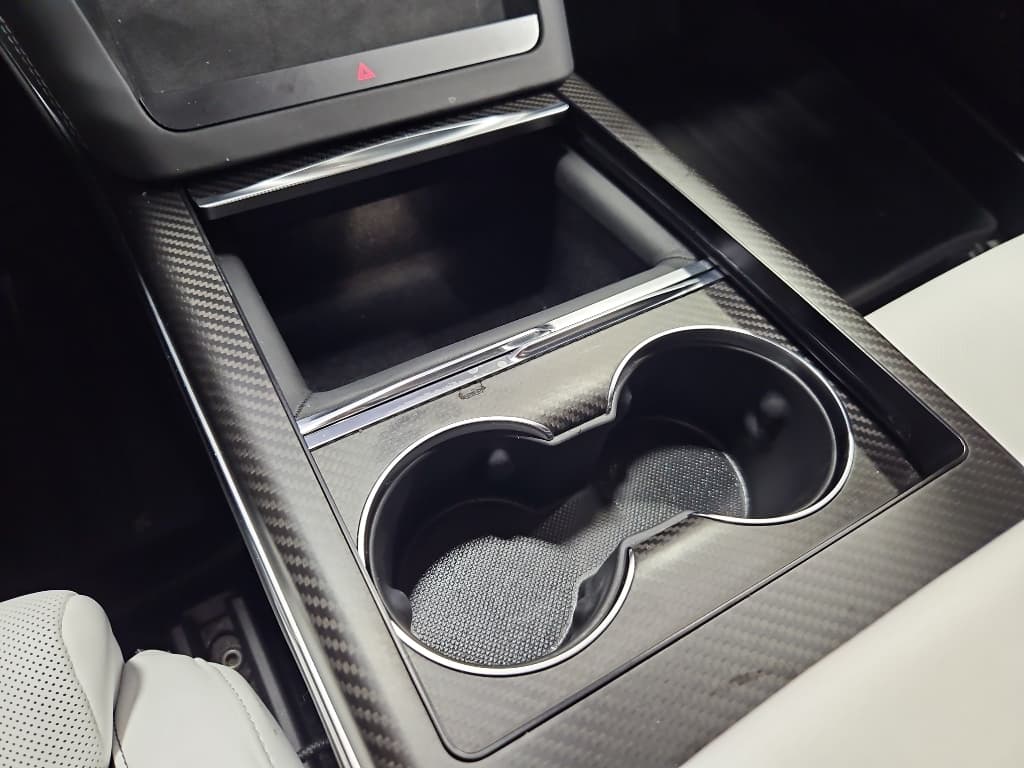 2024 Tesla Model S view 19